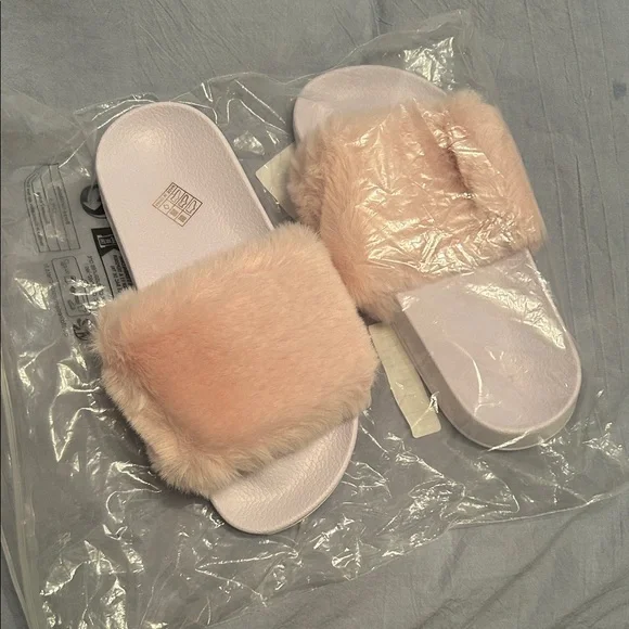 Fluffy Pink Slippers - Picture 4 of 5